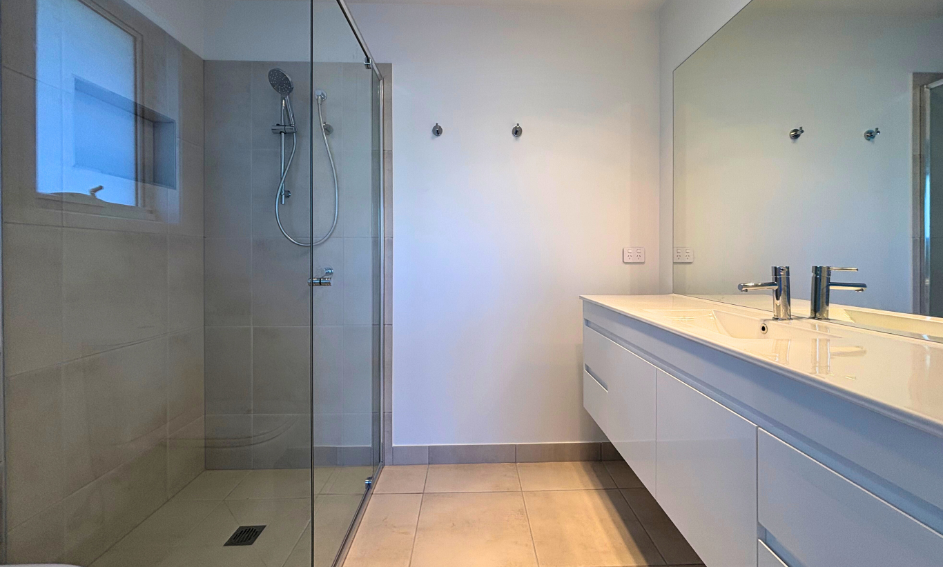 31-sunningdale-close-midway-point-ensuite.png 