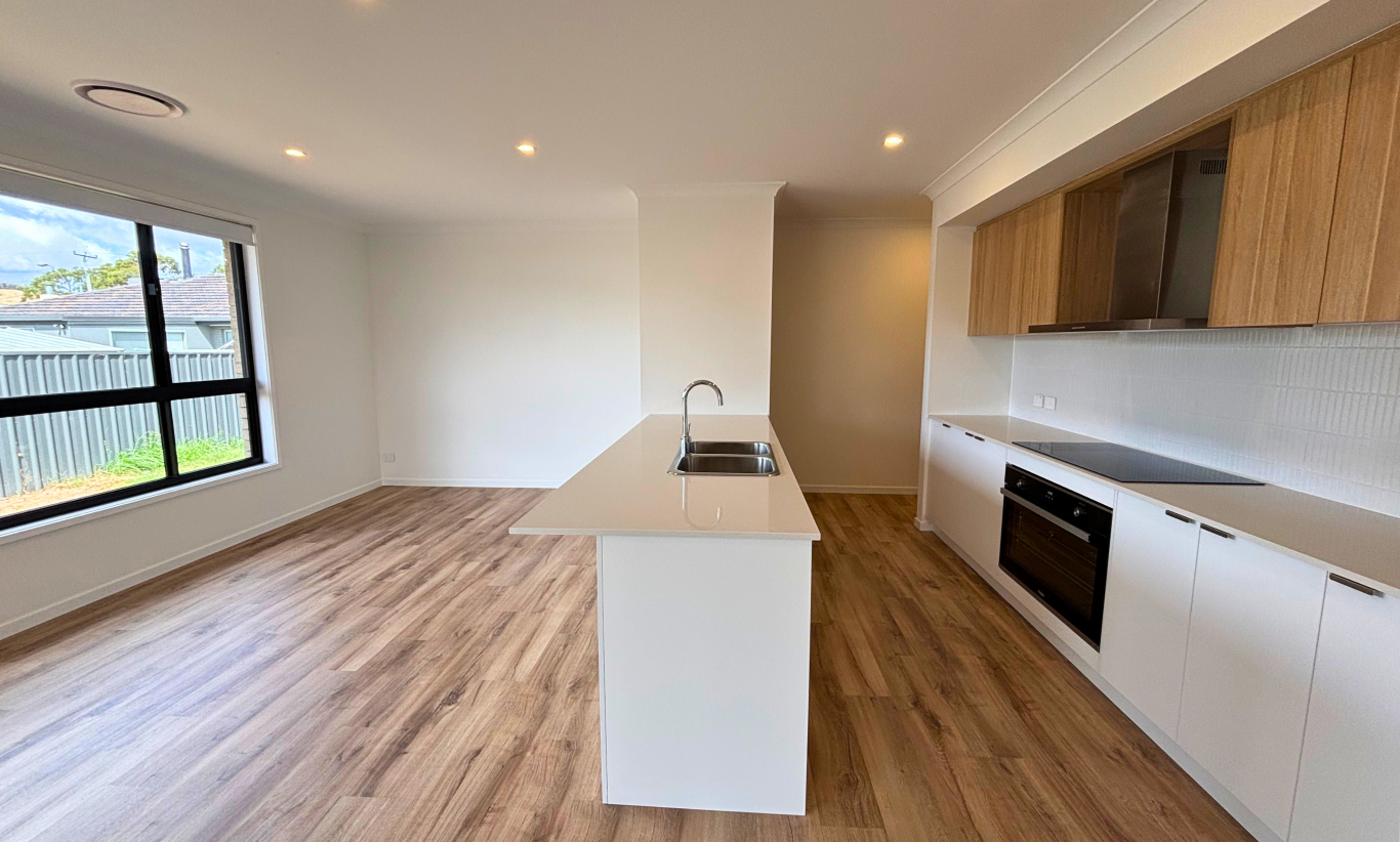 49-creese-drive-richmond-dining-kitchen.png 