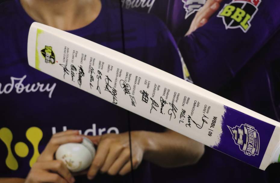 Women's-hobart-hurricanes-signed-cricket-bat